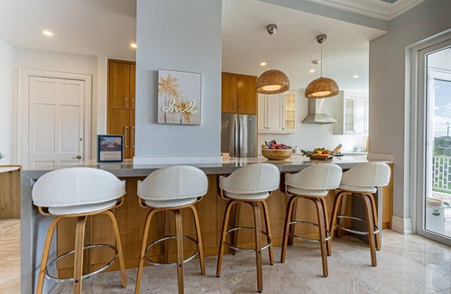 Nassau Apartment | Renovated Beachfront 3 BR - Steps to Baha Mar