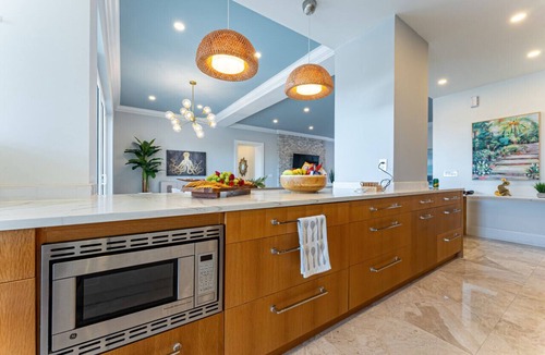 Nassau Apartment | Renovated Beachfront 3 BR - Steps to Baha Mar