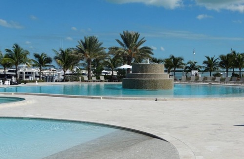 Alice Town Villa | Rent a 2 bed/2 bath Villa in Alice Town, North Bimini (INCLUDES 50' dock slip)