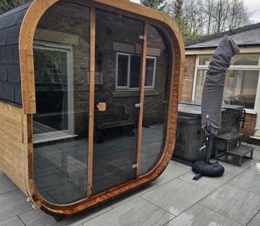 Chesterfield House | Rent My Spa Home with hottub and Sauna