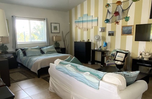 Alice Town Apartment | Resort World Studio walking distance to Paradise Beach