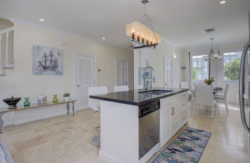 Palm Cay Villa | Right on the Beach | Private Garden | Family Friendly | Grill