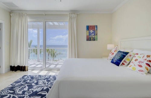 Palm Cay Villa | Right on the Beach | Private Garden | Family Friendly | Grill