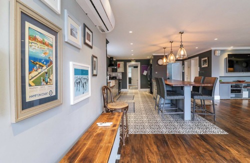 Thames Ditton Cottage | RIVER HAVEN - RIVER THAMES FRONTAGE HOUSE in Thames Ditton