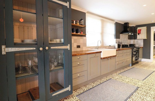 Thames Ditton Cottage | RIVER HAVEN - RIVER THAMES FRONTAGE HOUSE in Thames Ditton