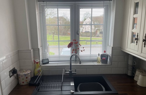St Neots House | River House 2BR 1 bathroom & downstairs toilet Parking St Neots Town Centre