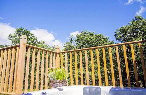 Killin House | Riverside Hideaway for Two Hot Tub River Lochay