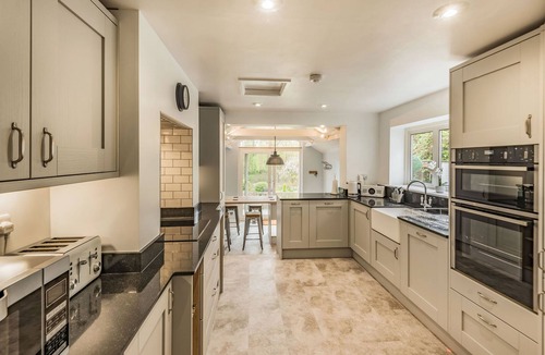 Martin Cottage | RIVERSIDE HOUSE, pet friendly, with open fire in Fordingbridge