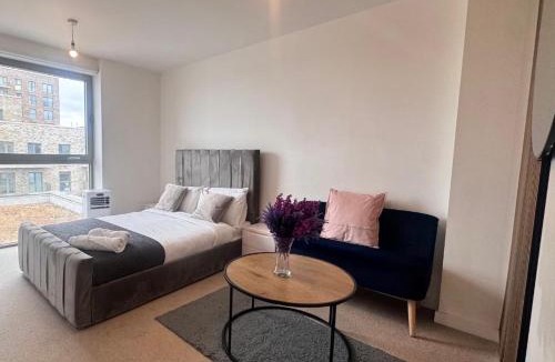 Custom House House | Riverside Rooms and Apartments