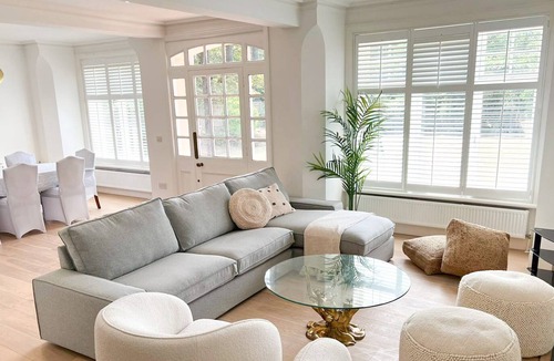 Bray on Thames House | Riverside Walks, Dorney, Windsor, Nr Bray, Sleeps 14, Detached House/parking