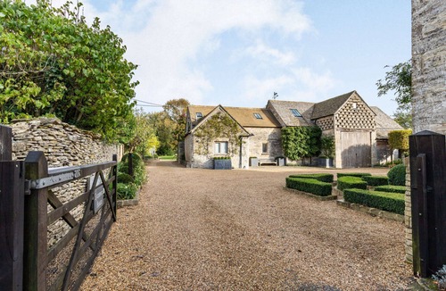Cold Aston Cottage | Romantic one bedroom self catering accommodation in the Cotswolds - The Hayloft