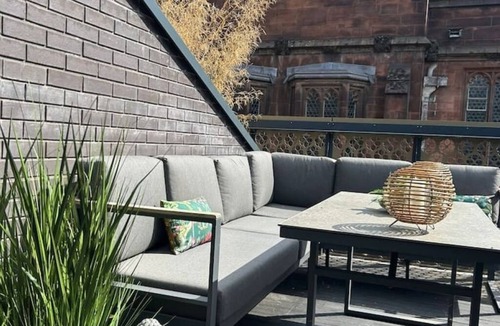 Market Street House | Rooftop Retreat | Historic views | Private Parking