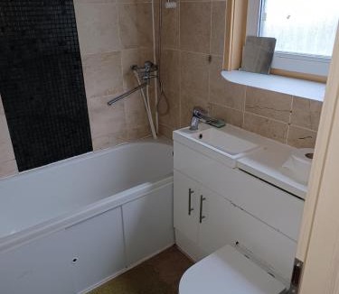 Great Billing Apartment | Room in Northampton