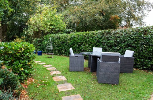Burley House | Rose Cottage in the heart of the New Forest, dogs welcome, EV point, sleeps 6