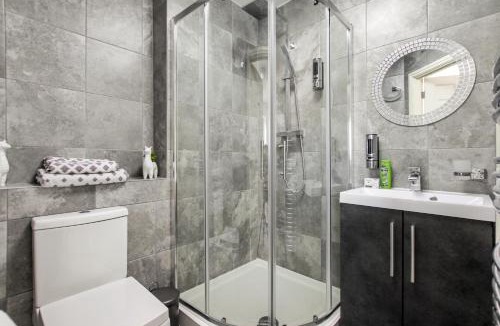 Mickleover House | Ruby Kingsize Bedroom with En-suite