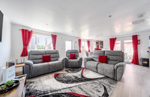 Brigg House | Ruby Red