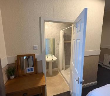 Runcorn House | Runcorn Jubilee Guest House