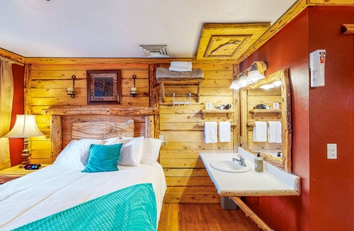 Cedaredge Cabin | Rustic hideaway with great shared amenities