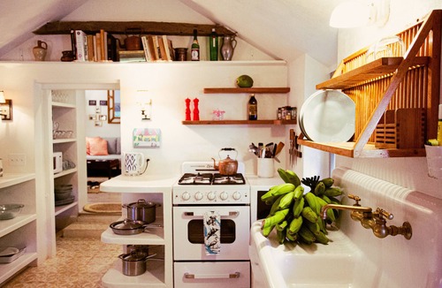 Dunmore Town House | Salt Box: an Enchanting Historical Property with a Pool