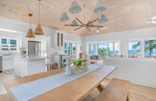 George Town Villa | Salt Shaker Villa, 5-10 mins to town, heated pool & hot tub, sandbar offshore