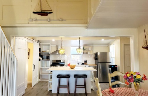 Spanish Wells House | Salty Dog - Harbour views, "Old Town" Spanish Wells, Fully & Newly remodeled.