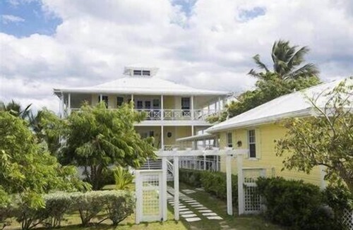 Hope Town House | Sandalwood is a breathtaking estate sitting on the North End.