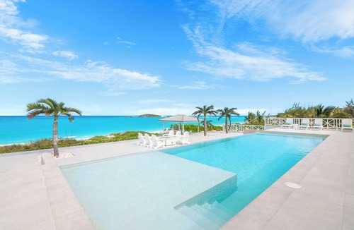 William's Town Villa | Sanddollar Villa - Massive Villa on World famous Tropic of Cancer, Heated Pool