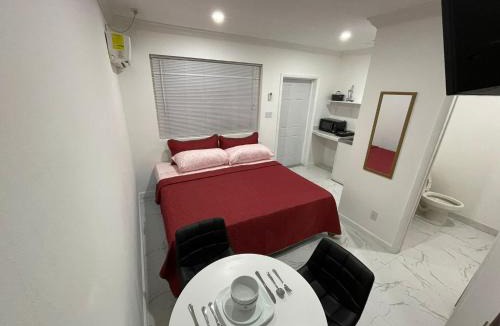 Nassau Apartment | Sandelwood Studios'