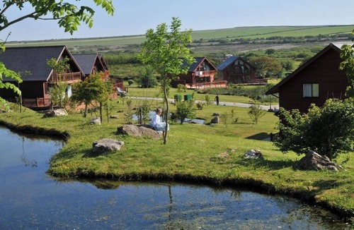 Winnard's Perch Cottage | SandPipers Luxury lodge with 2 ensuites a private Hot Tub & Sauna & BBQ terrace