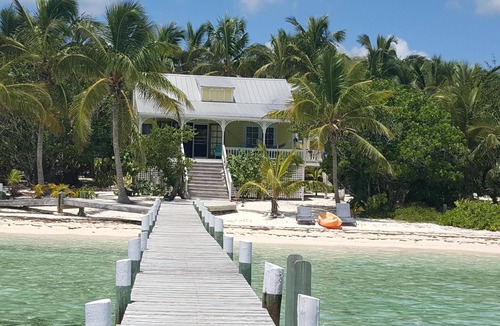 Lubbers Quarters Cay House | Sandy beachfront paradise with dock and a/c bedrooms at Green Bananas Cottage