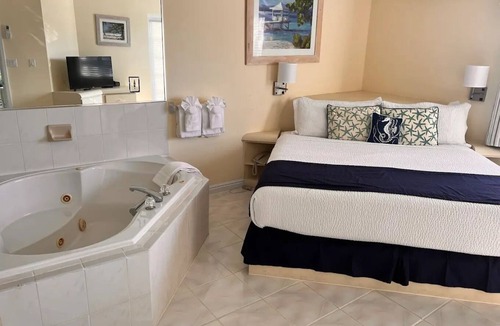 Nassau Resort | Sandyport Beach Resort: Beachfront Comfort, Island Style!