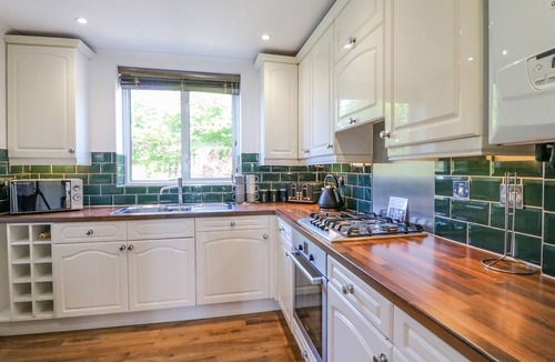 Wyke Regis Cottage | SEA KING HOUSE, pet friendly, with a garden in Castle Cove