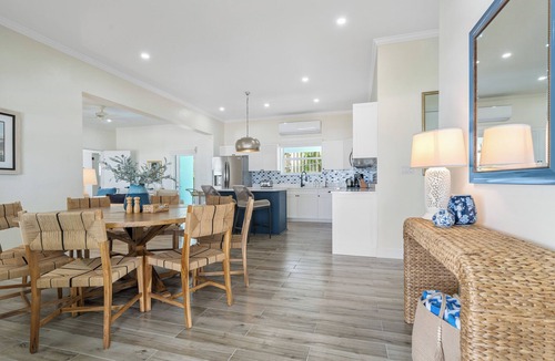 Nassau Villa | Sea La Vie Villa, across the street from the ocean with magnificent views