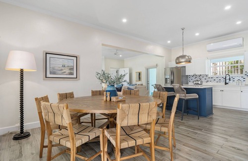 Nassau Villa | Sea La Vie Villa, across the street from the ocean with magnificent views