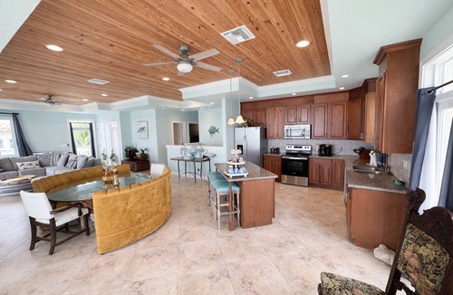 High Rock House | Sea of Blue Luxury Beachfront Villa - East Grand Bahama