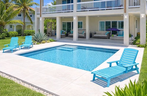 High Rock House | Sea of Blue Luxury Beachfront Villa - East Grand Bahama