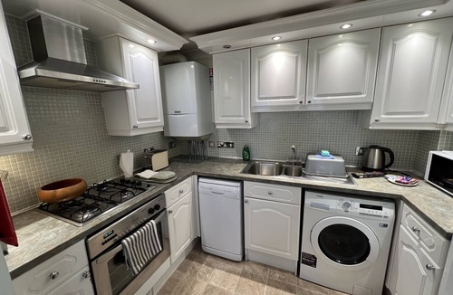 Shanklin Cottage | Sea View - an apartment that sleeps 4 guests in 2 bedrooms