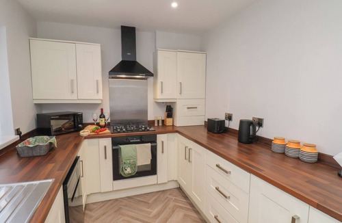 Marske-by-the-Sea Cottage | SEA VIEW HOUSE, pet friendly, with a garden in Marske-By-The-Sea