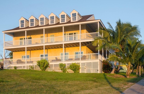 Dunmore Town House | Seadream House – Large 5-Bedroom Oceanview Retreat
