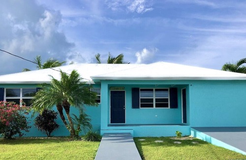 Spanish Wells Cottage | SEAGLASS ,near beach,free golf cart, dishwasher, sup, kayak, sleeps 10