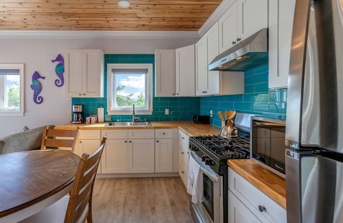 Great Guana Cay Cottage | Seahorse Hideaway - Guana Cay, In the Settlement