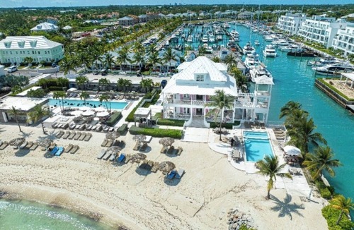Palm Cay Villa | Searenity, a haven of peace combining luxury and serenity, private beach 3 minutes away.