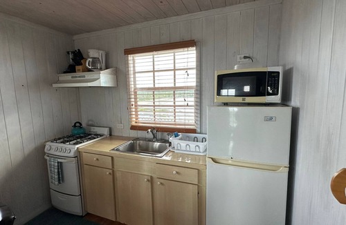 Black Point Cottage | Seashell Cottage with breathtaking views! Near Swimming Pigs.