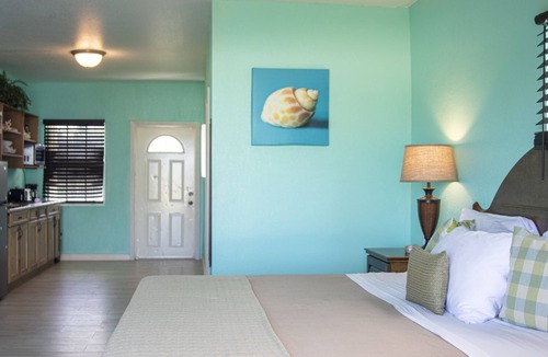Rolleville Hotel | Seashell Room: Sandy Isle Escapes -formally Shoreline Beach Club
