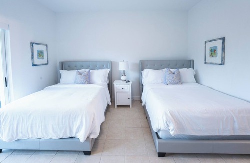 Alice Town Condo | Seaside Retreat: Charming 2BR Condo in Bimini Bay Community