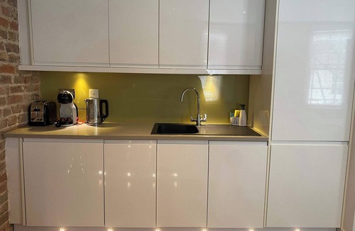 Kemptown Apartment | Seaside Studio in Central Kemptown with Sea View