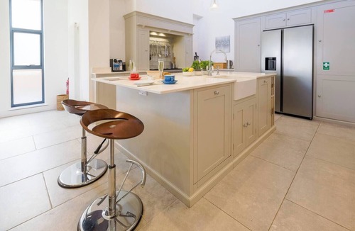 Seaview House | Seaview near Beach | 6BR 4.5 Bath | Sleeps 12 | EV