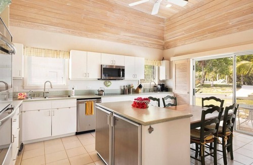 Double Bay House | Secluded Beachfront Estate on 9 Private Acres