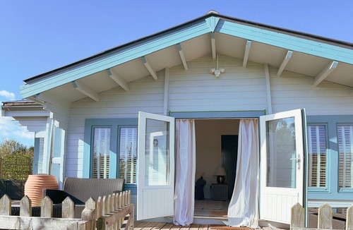 Abbess Roding Cottage | Secluded Countryside Lodge on 25 Acres | Private Deck & Views | Kent Escape