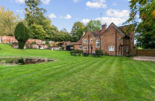 Burnham House | Secluded Mansion Retreat - Expansive Private Oasis - Pass the Keys